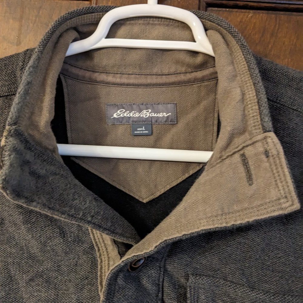 Heavy Three Button Top - Picture 3 of 6